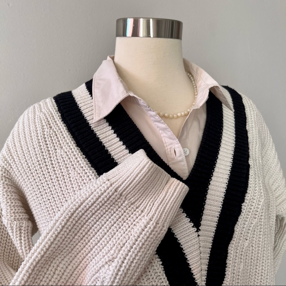 H&M V-neck cable knit sweater • black and white • Size S - Picture 5 of 11